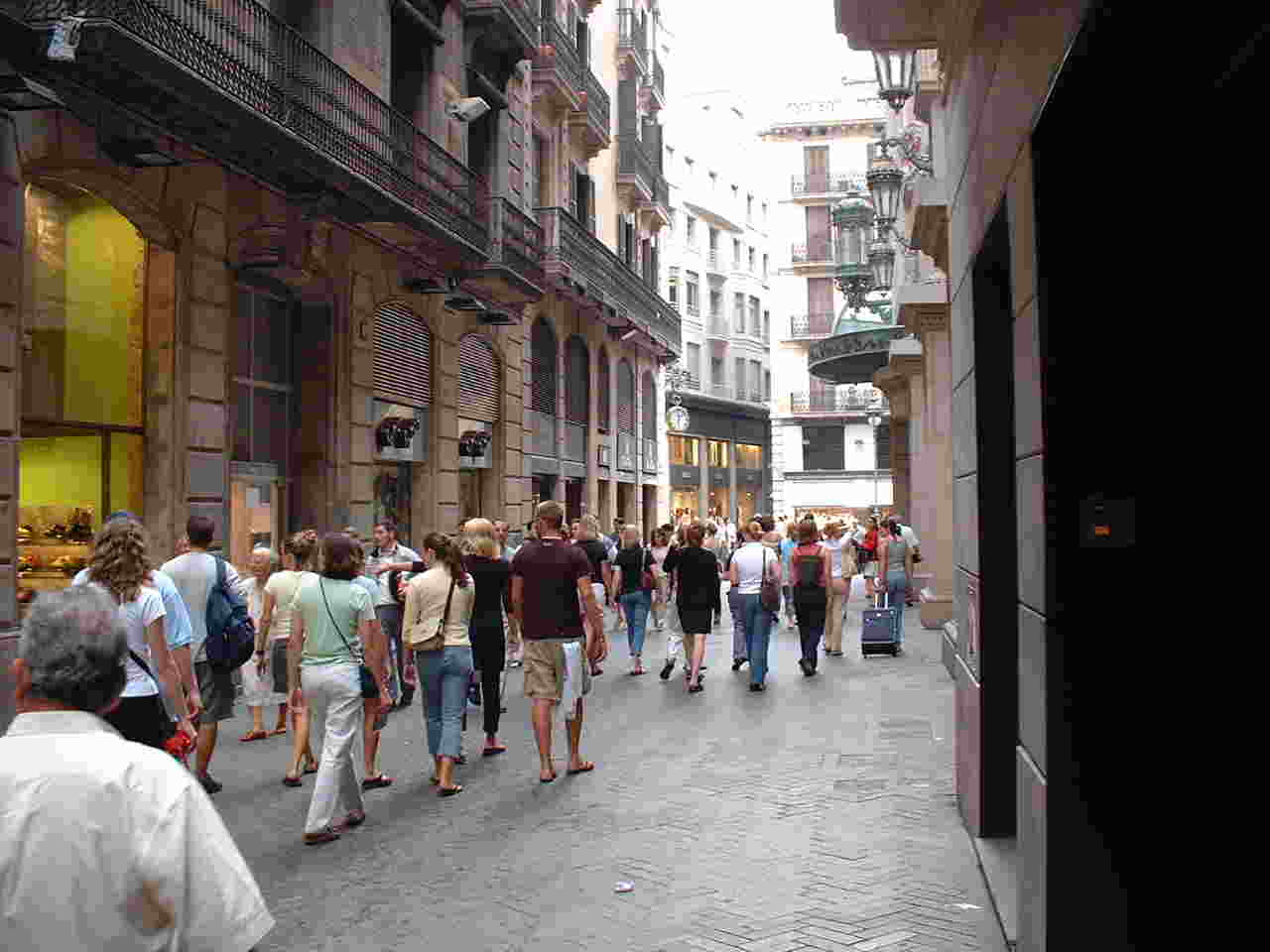 WALK THROUGH THE BARRI GÓTIC