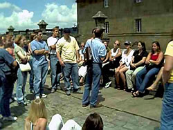 GROUP RESTS IN THE PLAZA DEL OBRADOIRO