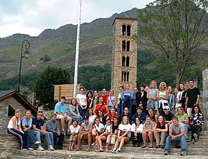 GRUPO KANSAS IN FRONT OF SANT CLIMENT